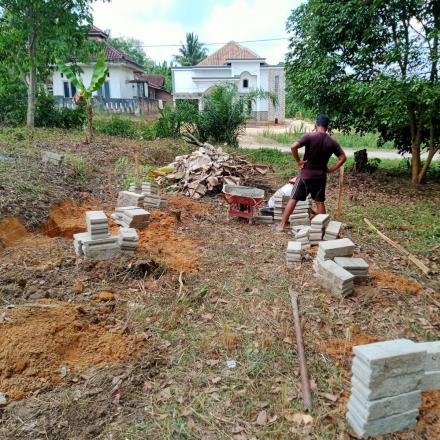 Proses Pembuatan Dasaran Kolam